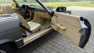 Image 17/24 de Mercedes-Benz 280 SL (1984)