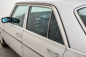 Afbeelding 32/50 van Mercedes-Benz 240 D (1976)
