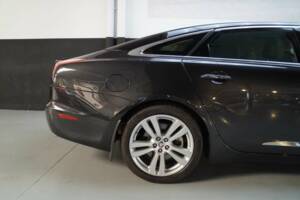Image 22/32 of Jaguar XJ 5.0 (2011)