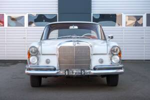Image 2/24 de Mercedes-Benz 220 SE b (1963)