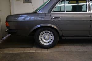Image 33/36 de Mercedes-Benz 280 E (1982)