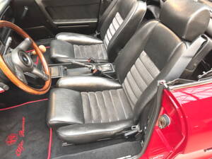 Immagine 19/27 di Alfa Romeo 2.0 Spider (1992)