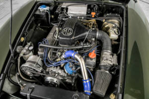 Image 38/50 of MG RV8 (1994)
