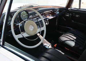 Image 38/45 of Mercedes-Benz 280 SE (1968)