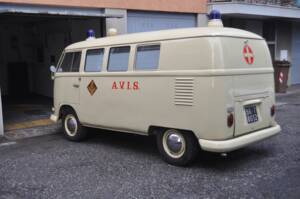 Image 4/31 of Volkswagen T1 minibus (1962)