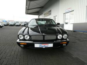Image 2/21 of Jaguar XJR 4.0 (2001)