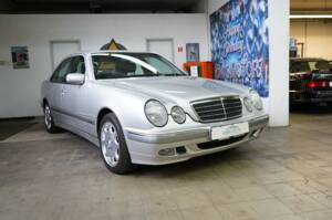 Bild 2/38 von Mercedes-Benz E 200 Kompressor (2001)
