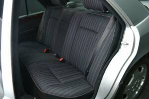 Bild 25/50 von Mercedes-Benz 300 E-24 (1992)