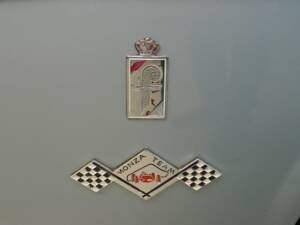 Image 37/43 of Peugeot 504 Convertible (1971)