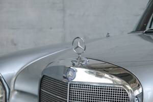Image 44/49 of Mercedes-Benz 220 SE b (1962)