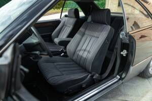 Immagine 25/48 di Mercedes-Benz 200 CE (1990)