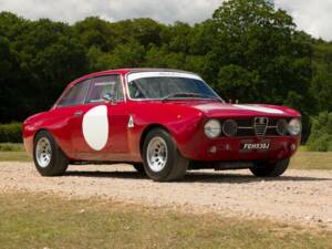 Image 1/50 de Alfa Romeo 1750 GT Veloce (1971)