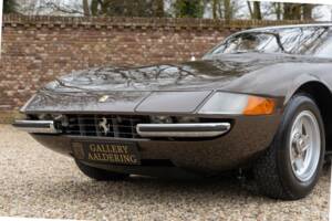 Image 43/50 de Ferrari 365 GTB/4 Daytona (1974)