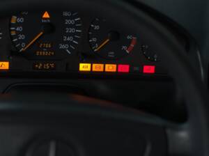 Image 48/56 de Mercedes-Benz 500 SL (1993)