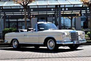 Image 1/98 of Mercedes-Benz 300 SE (1966)