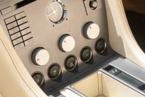 Image 40/52 of Aston Martin DB 9 Volante (2006)