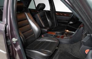 Bild 23/38 von Mercedes-Benz 500 E (1992)