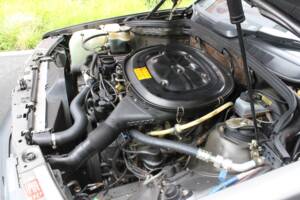 Image 9/27 of Mercedes-Benz 190 E (1987)