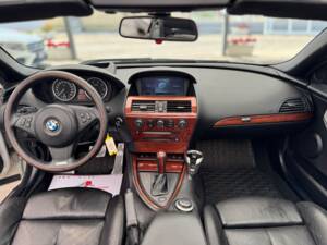 Imagen 10/26 de BMW 650i (2006)