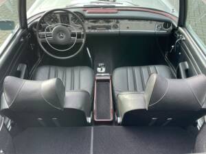 Image 10/22 de Mercedes-Benz 280 SL (1970)