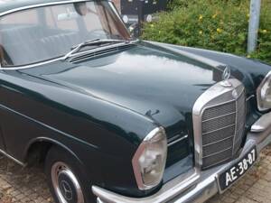 Bild 5/8 von Mercedes-Benz 220 SE b (1964)