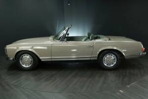 Image 3/50 de Mercedes-Benz 280 SL (1970)