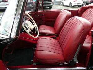Imagen 10/26 de Mercedes-Benz 220 SE b (1963)
