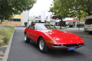 Image 2/22 of Ferrari 365 GTB&#x2F;4 Daytona (1971)