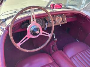 Image 2/8 of Jaguar XK 120 OTS (1952)