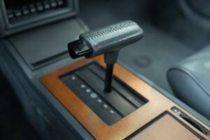 Immagine 38/50 di Cadillac Seville (1988)