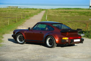 Image 17/28 de Porsche 911 Turbo 3.3 (1988)