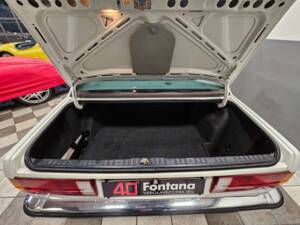 Image 11/12 of BMW 320i (1987)