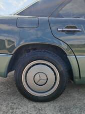Bild 17/37 von Mercedes-Benz 200 E (1989)