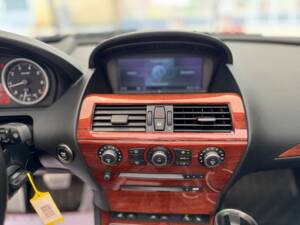 Imagen 12/26 de BMW 650i (2006)