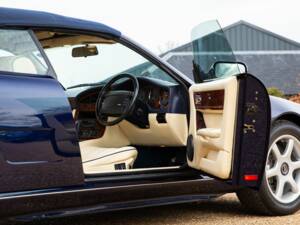Immagine 26/50 di Aston Martin V8 Volante (1999)