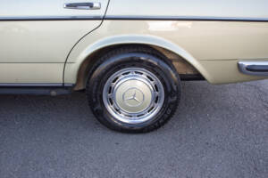 Bild 25/29 von Mercedes-Benz 280 E (1983)