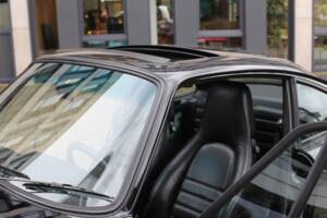 Image 32/43 of Porsche 911 Carrera 3.2 (1985)