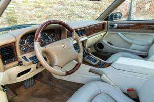 Image 25/50 of Jaguar XJ 6 4.0 Sovereign (1995)