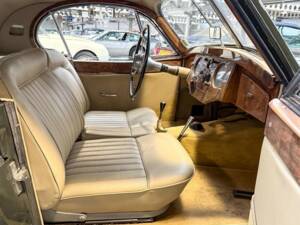 Image 14/28 of Jaguar XK 120 FHC (1953)