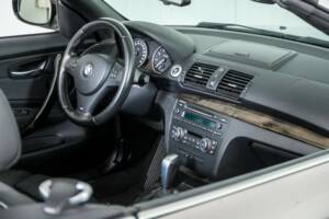 Immagine 34/50 di BMW 125i (2011)