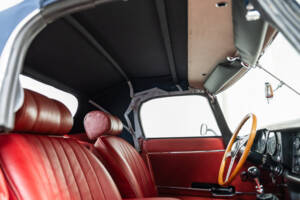 Image 21/36 of Jaguar E-Type (1969)