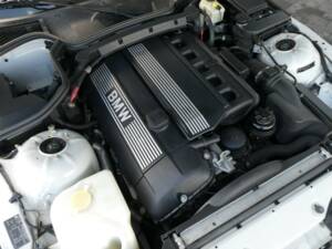 Image 16/21 of BMW Z3 2.2i (2001)