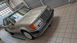Immagine 8/20 di Mercedes-Benz 500 E (1991)