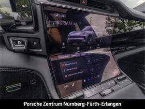 Image 29/50 of Porsche Cayenne S Electric (2026)