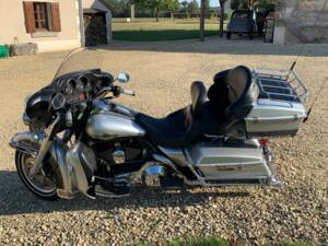 Immagine 37/39 di Harley-Davidson FLHTCU-SE Ultra Classic Electra Glide (2003)