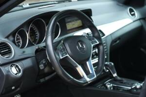 Image 3/50 of Mercedes-Benz C 63 AMG (2012)