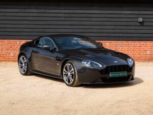 Image 1/84 of Aston Martin V12 Vantage (2010)