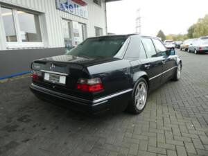 Bild 4/22 von Mercedes-Benz E 500 Limited (1994)