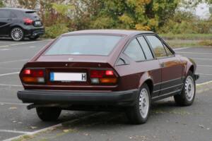 Immagine 2/30 di Alfa Romeo GTV 6 2.5 (1985)