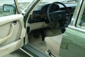 Image 22/50 de Mercedes-Benz 450 SEL 6,9 (1975)